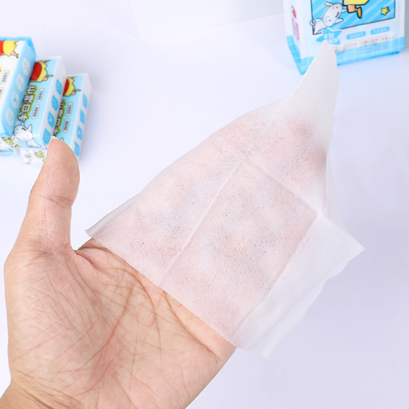 正版授权蜡笔小新婴儿手口专用湿巾8抽小包便携式儿童湿巾无异味产品图