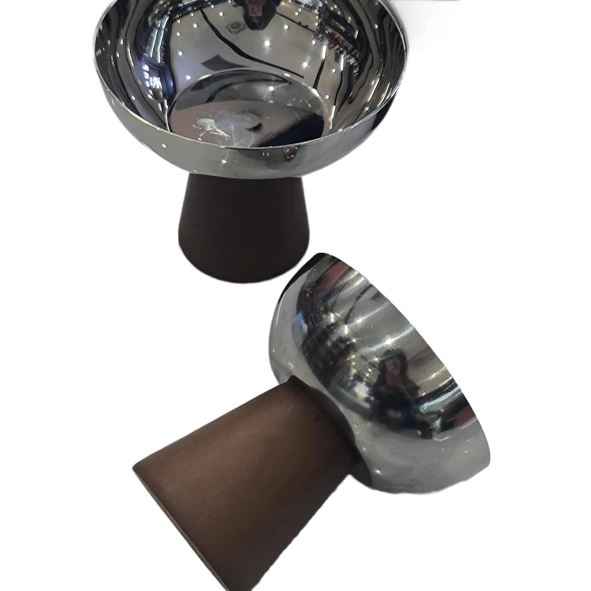 كأس من الآيس كريم لكأس الحلوى ذات القدمين العالية