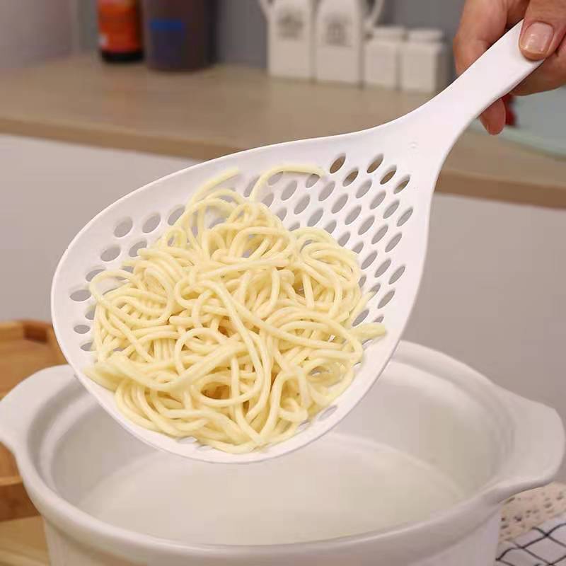 Large strainer spoon for scooping dumplings, noodles and rice noodles, draining spoon, kitchen draining long-handled filter screen strainer spoon manufacturer wholesale spoon details Picture