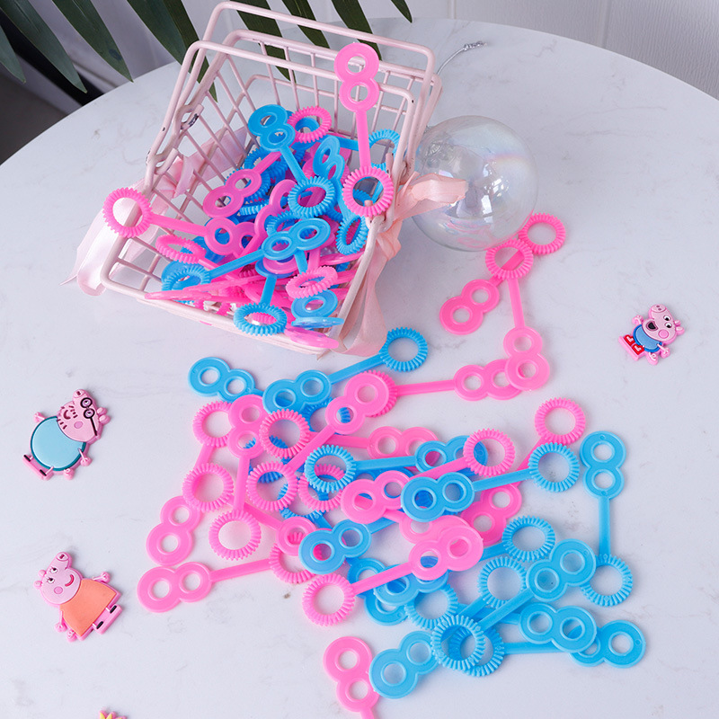 7.5cm bubble stick, bubble water, bubble gun, bubble blowing stick, mini bubble camera stick, small blowing stick wholesale, stress relief Application Scenario