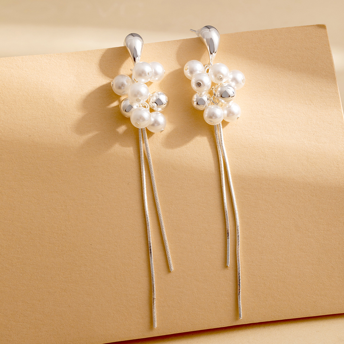 Sweet and charming, small round and square face earrings with a goddess-like atmosphere. Grape strings, pearl ear threads, long tassel earrings Application Scenario