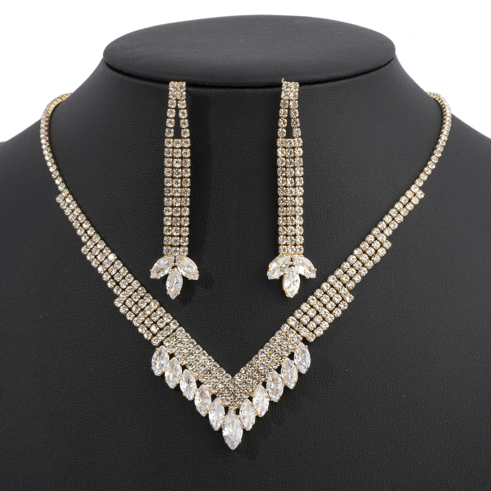 European and American cross-border V-shaped diamond zircon necklace + earrings luxurious two-piece set for brides' wedding dinner, shining jewelry set wholesale supply details Picture