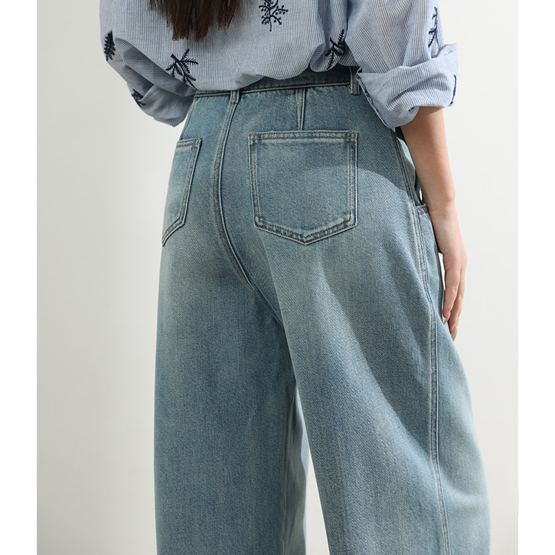 Factory direct sales of new mid-line design style jeans, retro light blue loose, slimming, drape sickle length pants Application Scenario