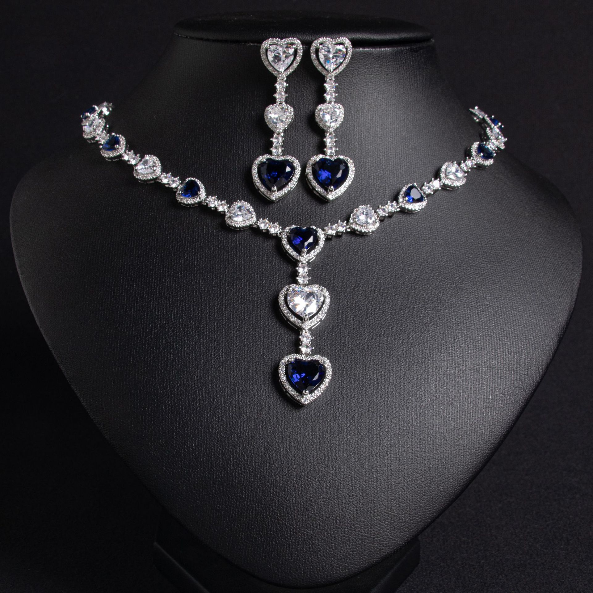 European and American bride's banquet dress, tassel heart-shaped teardrop zircon, simple, sweet and versatile heart necklace, earrings set details Picture