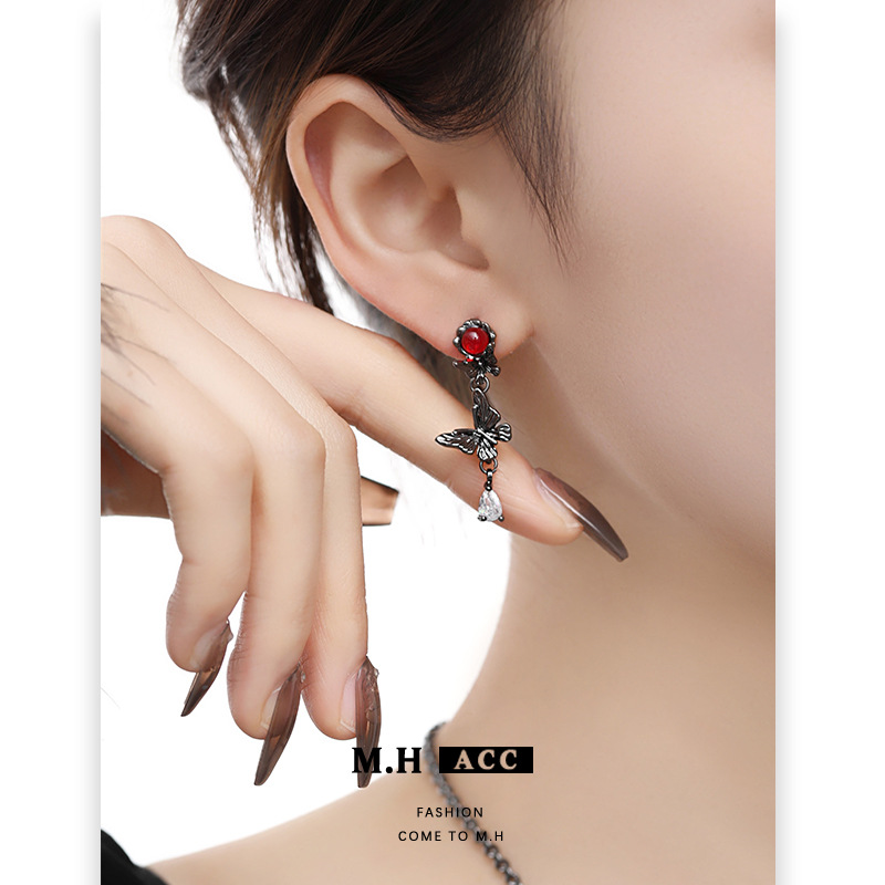 Dark Night original style black butterfly earrings, niche and high-end Gothic subculture earrings, sweet and cool quality earrings details Picture