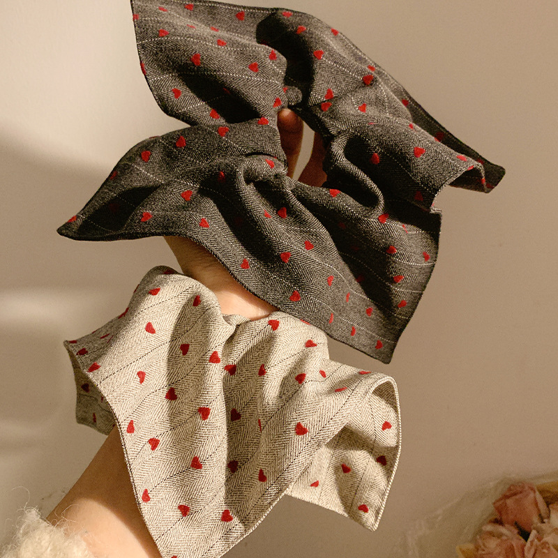 Autumn and winter, extra-large heart-shaped large intestine hair band handkerchief, Korean-style laid-back bun hair band, new high-end hair accessory Specification image