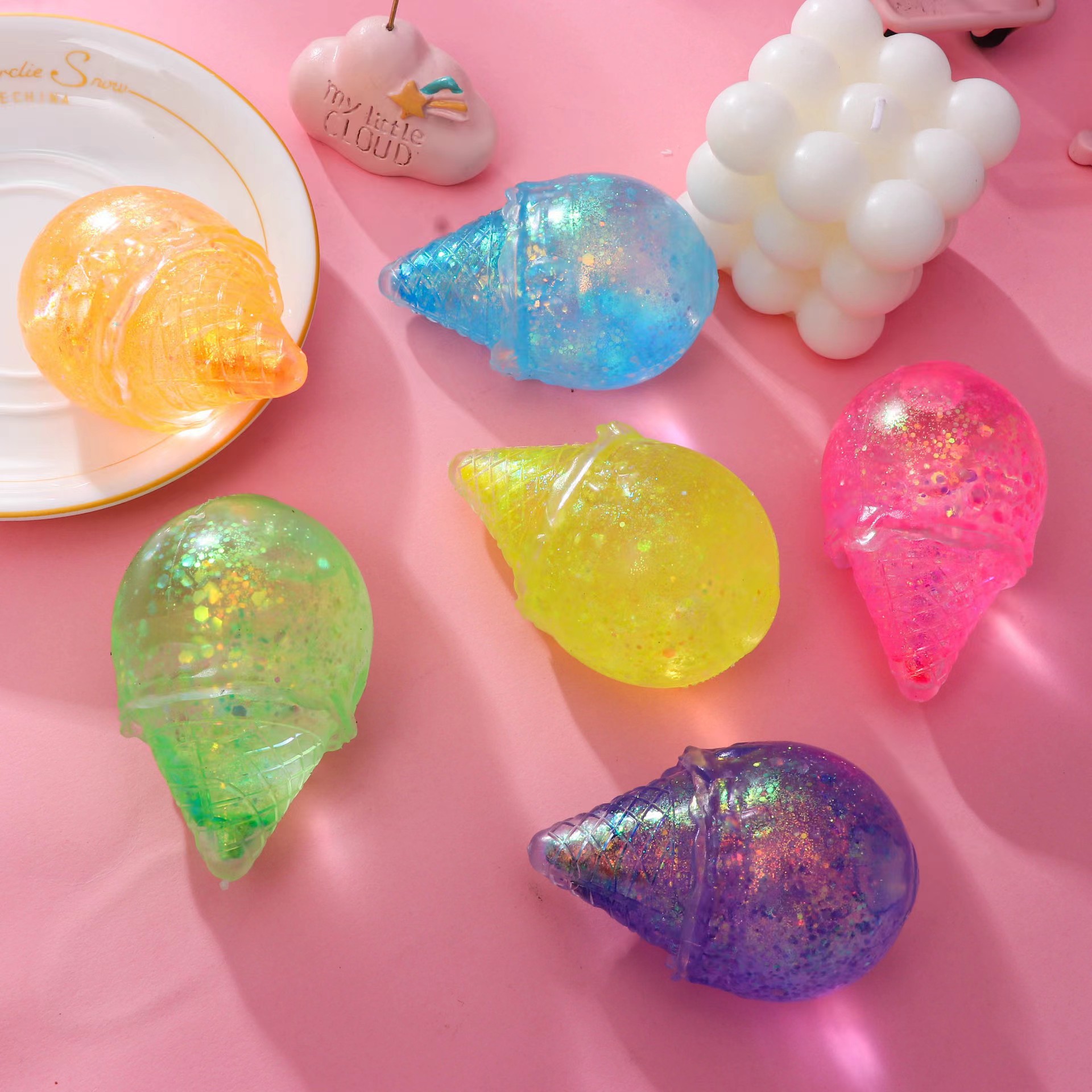 Gold powder ice cream maltose kneading Fun Stress-relieving toys Release food play slow rebound wholesale educational parent-child interaction Application Scenario