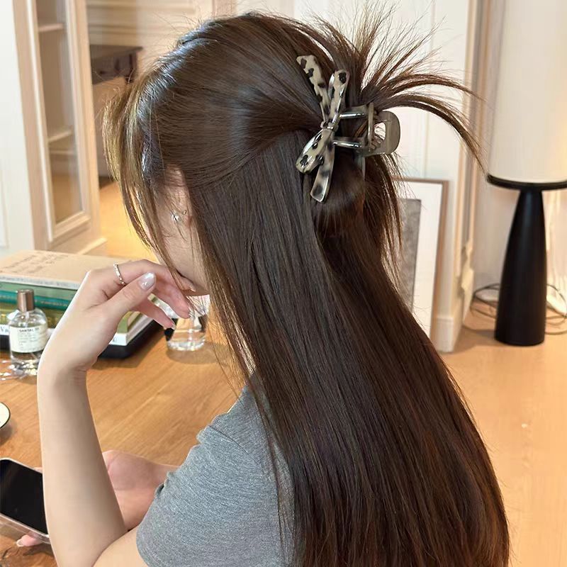 Korean-style leopard print bow clip for women, semi-tied hair, shark clip, oversized hair clip, elegant headwear and hairpin