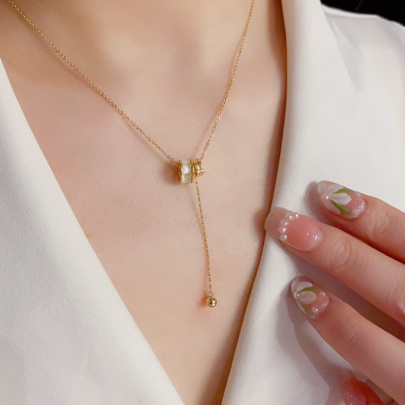 Korean-style light luxury, exquisite and high-end cat's eye stone roller necklace, niche design, fashionable, individual and elegant collarbone chain