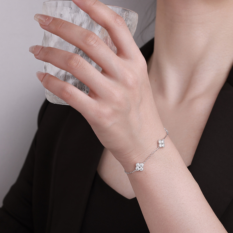 Zhuoheng Carefully selected silver flower bracelet, sand gold crystal bracelet and bracelet, women's fashionable, simple and versatile accessory gift Application Scenario