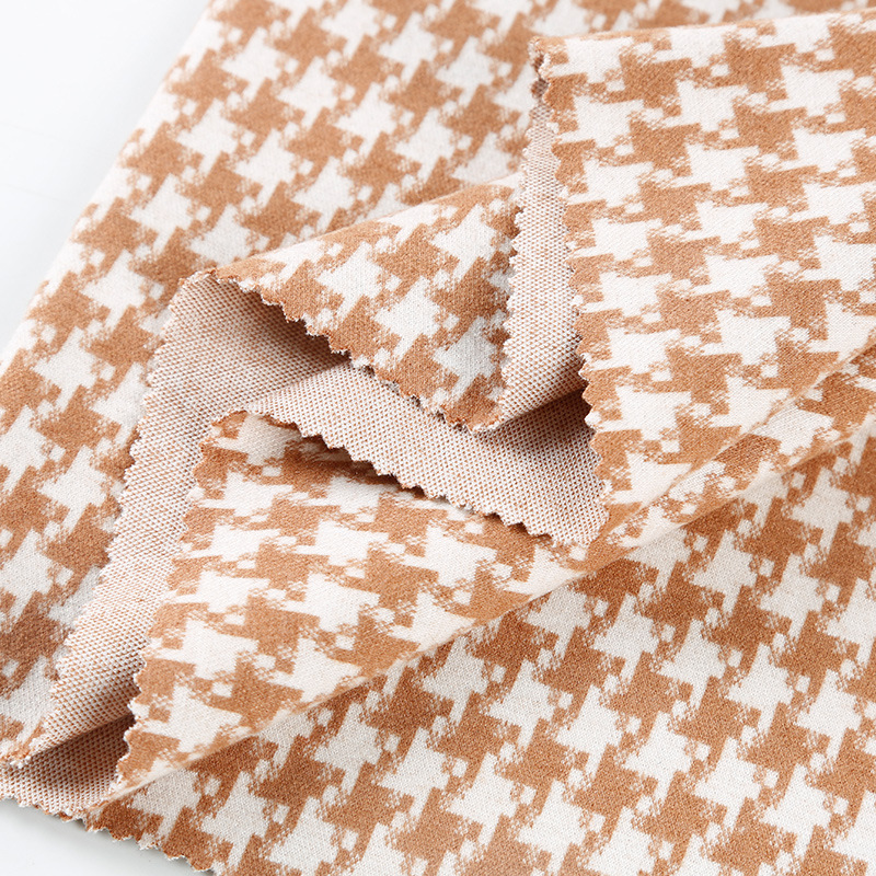 厂家供应 经编拉毛起绒提花面料 欧美秋冬女装外套裙子千鸟格面料