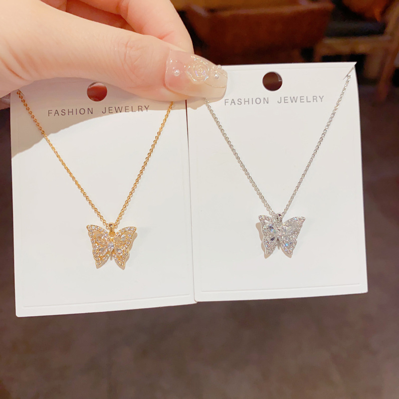 French fashion, light luxury, ultra-sparkling, micro-inlaid zircon butterfly pendant necklace, a niche and versatile design with a sense of collarbone chain accessory