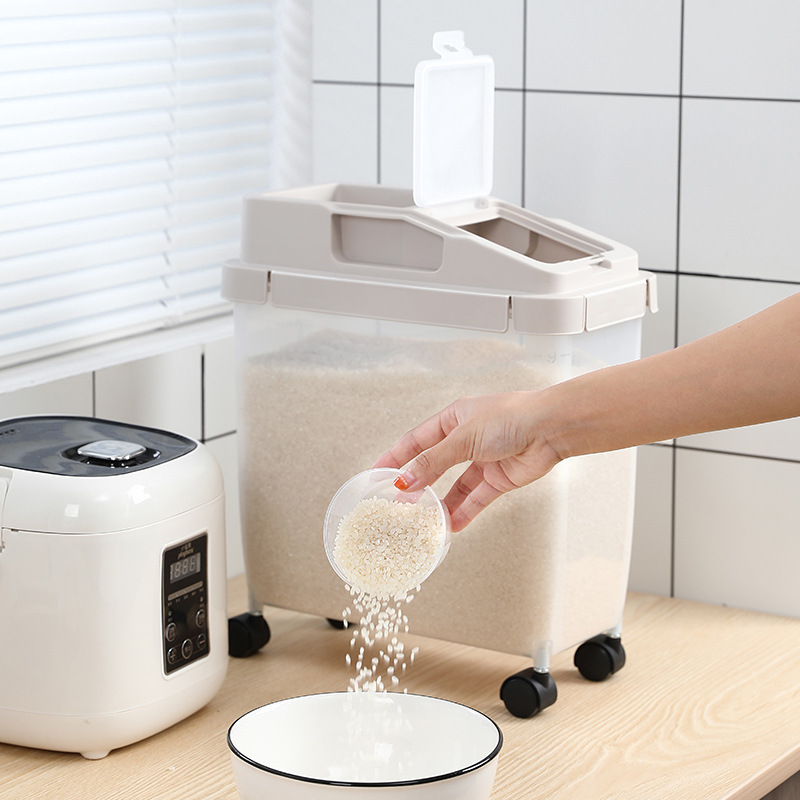 Japanese-style plastic rice bucket, 20 jin moisture-proof transparent rice storage box, household kitchen rice container, flour and grain bucket, preservation box Application Scenario