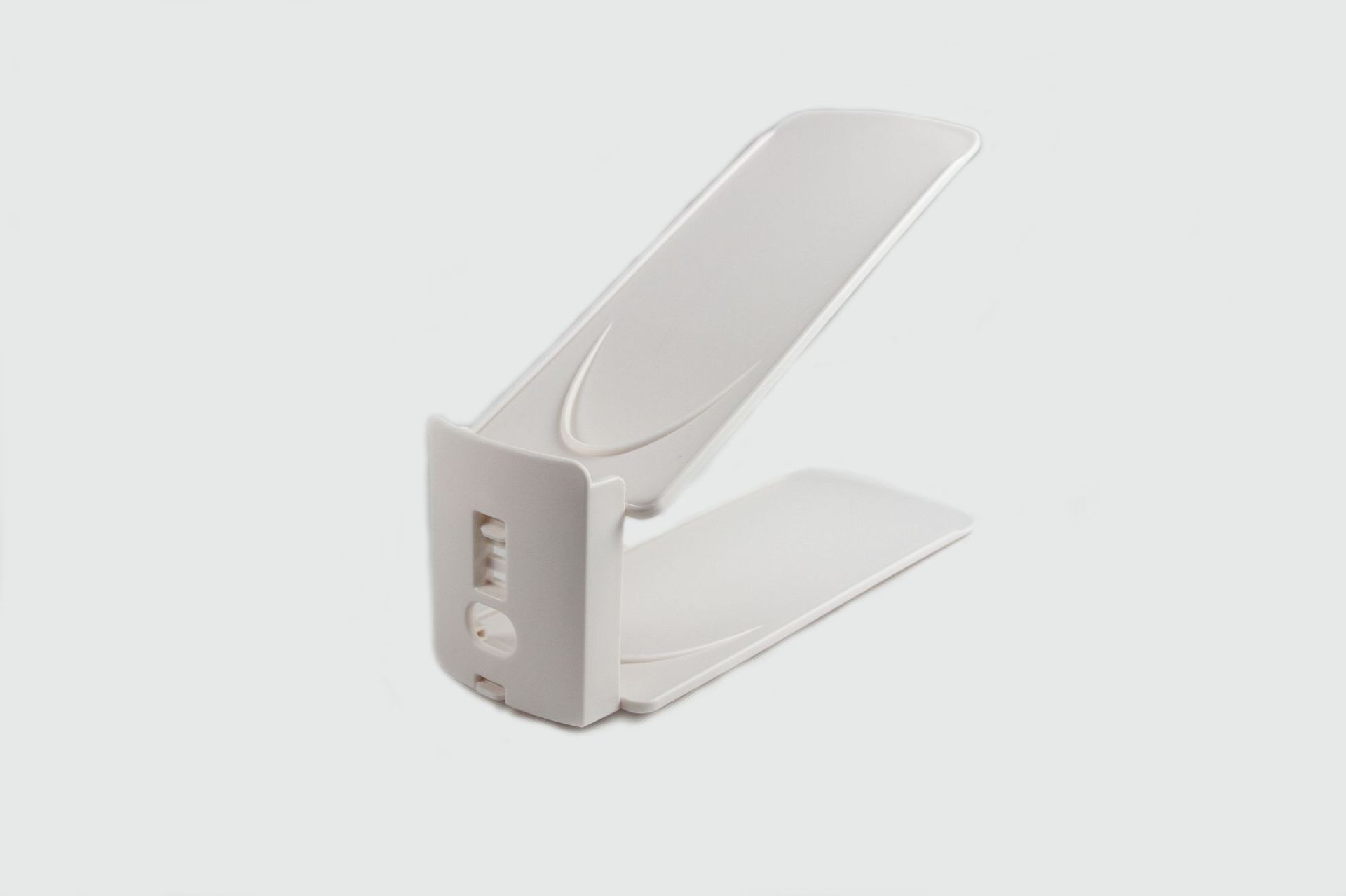 The 2018 new model of plastic shoe tray and shoe rack is a multi-functional, detachable and adjustable double-layer simple high-tech storage wonder Item Picture