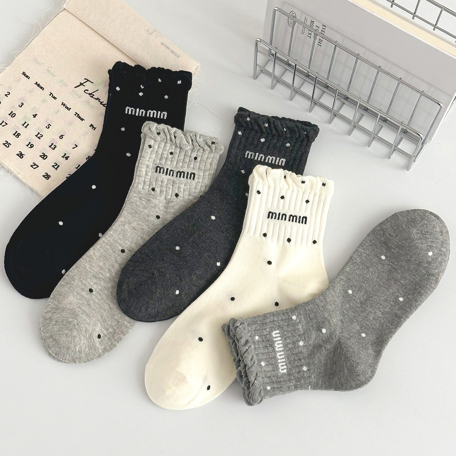 Women's socks, mid-calf socks, lace socks, miu series, college style socks, polka dot trendy socks, breathable cotton socks, fashionable and versatile styles Application Scenario