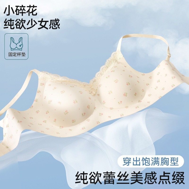 This seamless and rip-free lingerie exudes a girlish charm, offers a comfortable nude feel, gathers the accessory breasts, and features a French floral print anti-sagging bra cover Application Scenario