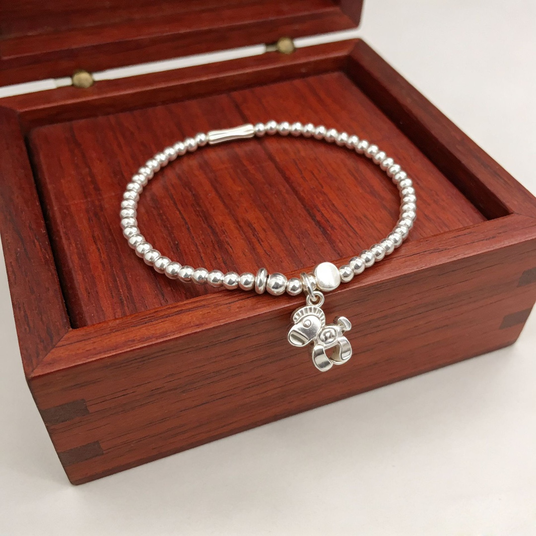 Cat's Eye Silver Pearl 12.20 Money Soon s925 pure Silver, niche design, high-end feel, best friend gift for the zodiac year Application Scenario