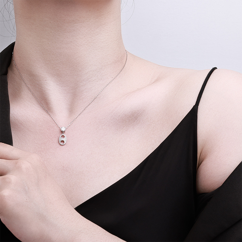 Zhuoheng Jewelry's 2026 New Hollowed-Out Pig Nose Necklace With A High-End Hong Kong Style For Women, A Trendy, Simple And Individual New Instagram Collarbone Chain Specification drawing