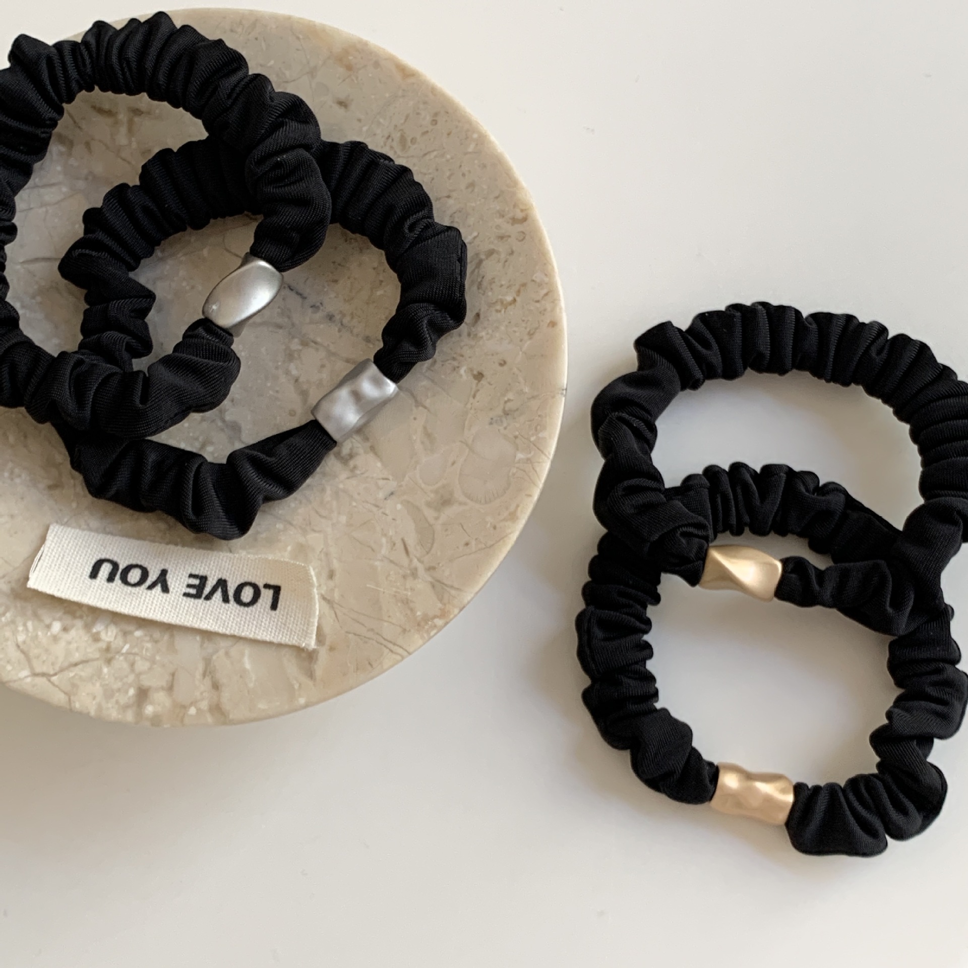 Thickened hair tie, women's hair tie, ponytail tie, high elasticity, durable and personalized alloy small intestine loop leather cover Specification image
