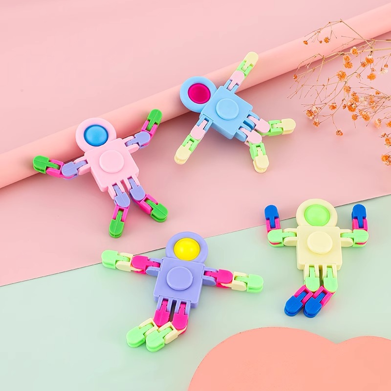 Astronaut deformation stress-relieving chain fidget spinner, stress-relieving toy, kindergarten gift, children's gift, student prize Application Scenario