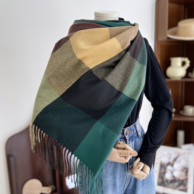 One-piece consignment scarf for women's autumn and winter 2024 new style warm faux cashmere large checkered shawl for students Korean-style scarves wholesale at street stalls