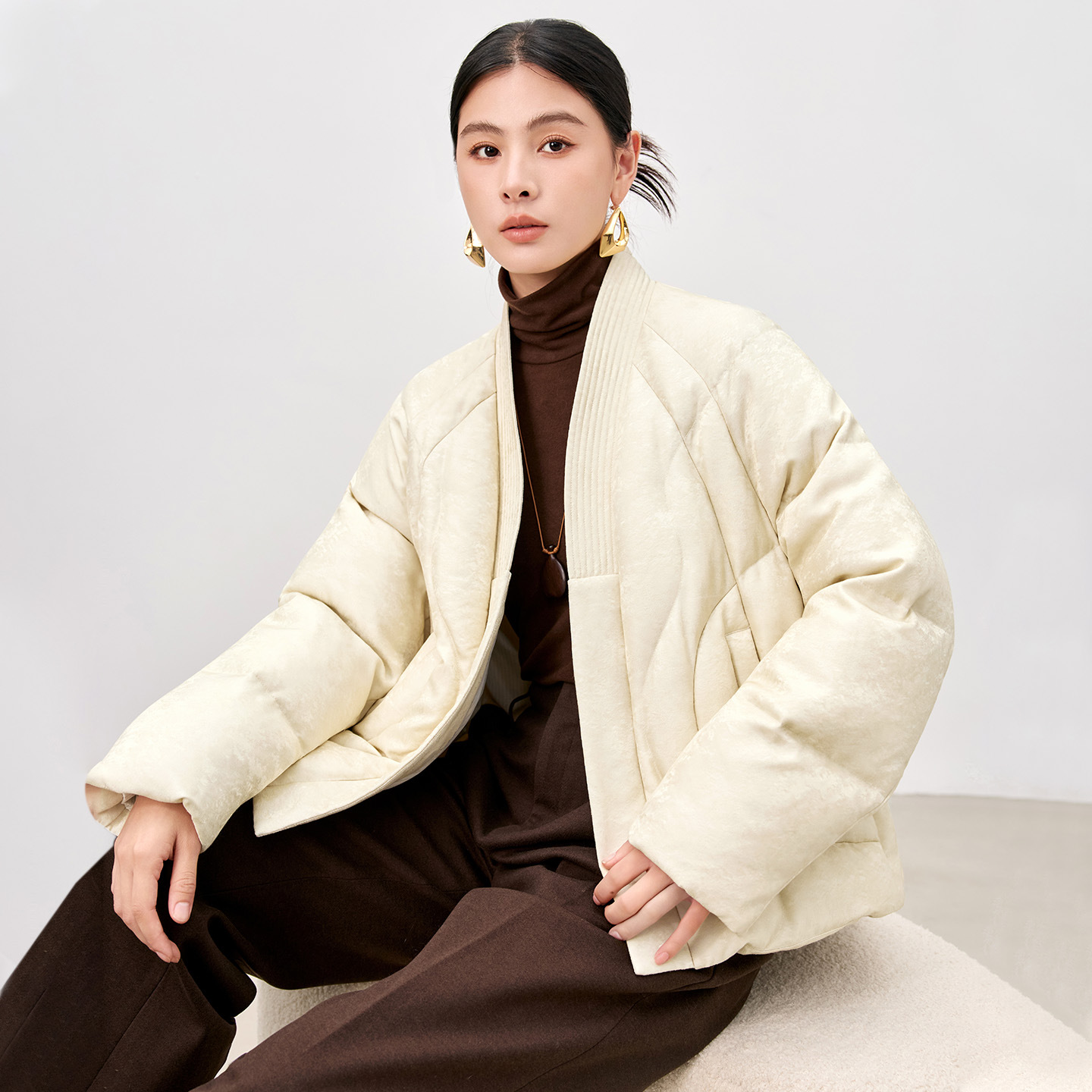 New loose cloud-shaped cream puffs for women's autumn and winter, thick and warm light luxury jacket for women 2113 Application Scenario