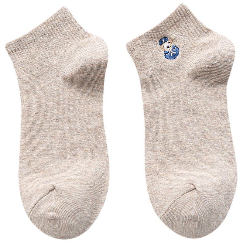 Sock stall one-piece consignment, fresh and cute embroidered cartoon cotton socks for women 2026 Spring/Summer collection, sweat-absorbing and breathable casual short socks one-piece consignment Application Scenario