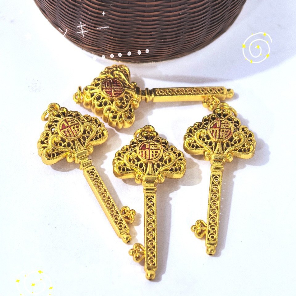 A versatile pure copper jewelry of the same style as the ancient gold gourd key pendant in the gold store Specification image