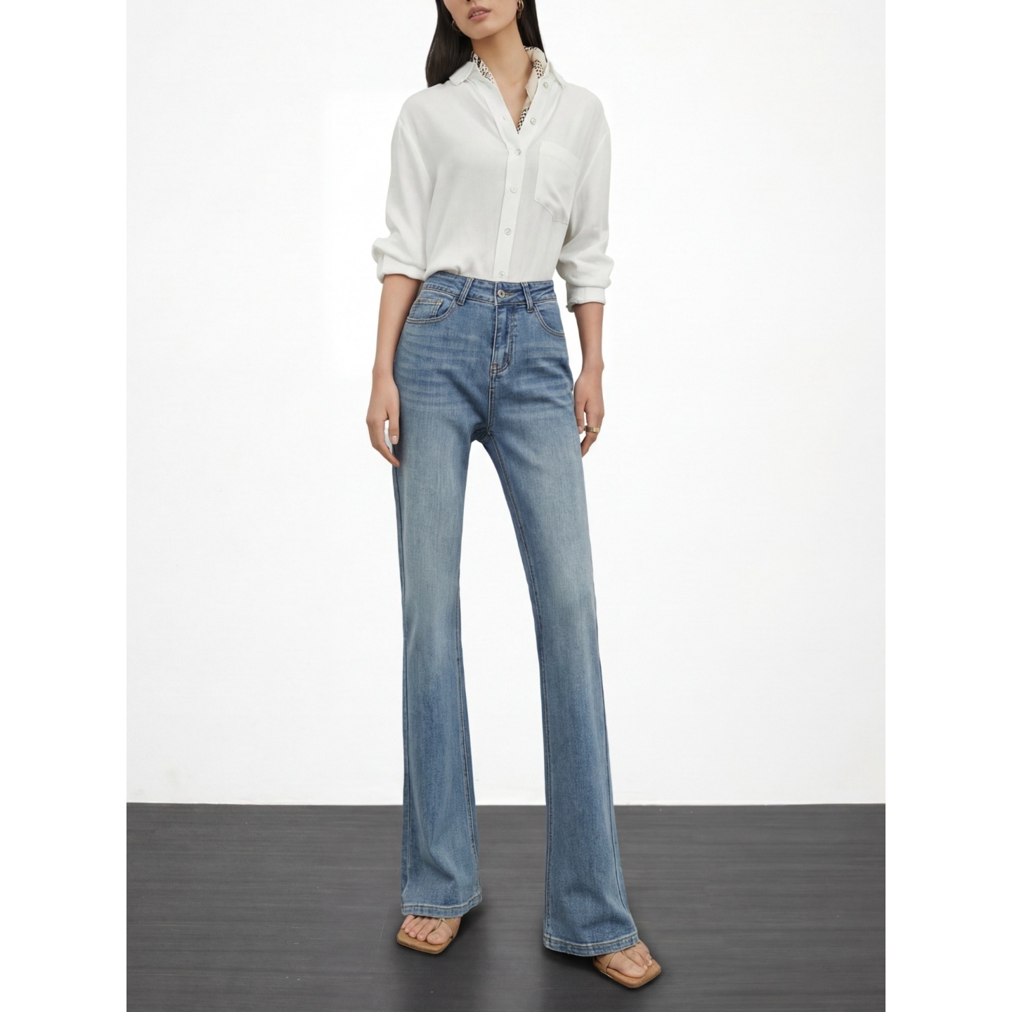 The windbreaker yoga model display clothing model showcases the new design Specification image