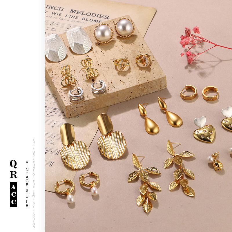 European and American cross-border metal style high-end geometric irregular earrings, exaggerated tassels, bows, heart-shaped stud earrings, elegant and feminine details Picture