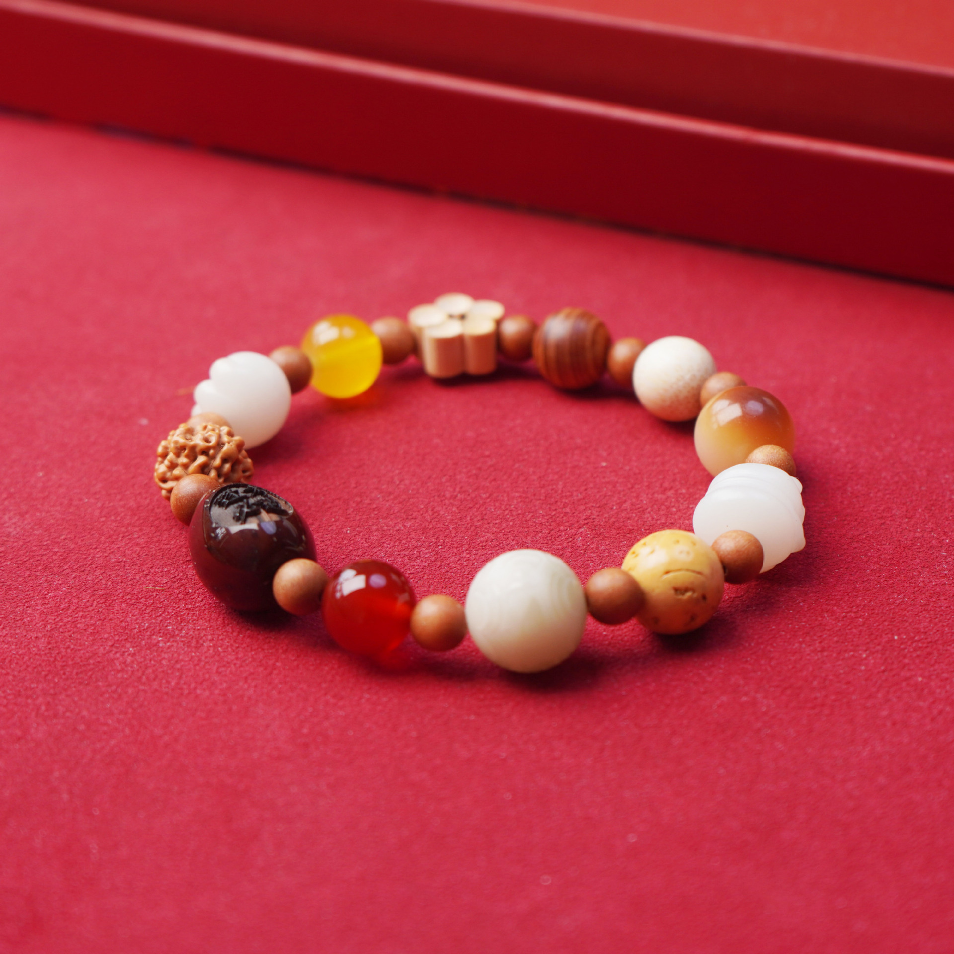 18-seed multi-treasure beaded bracelet with 18 beads, star and moon beads, traditional Chinese style cultural play, retro women's bracelet accessory details Picture