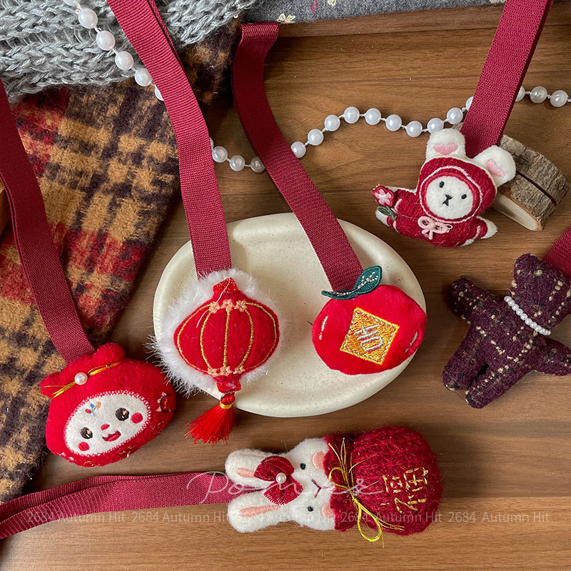 New Korean-style red cartoon fabric children's accessories, hand-held clothing and accessories, New Year bag accessories, women's red festive plush pendants, rabbit bear Daruma Apple-shaped cute New Year decorations, and adorable pendants Application Scenario