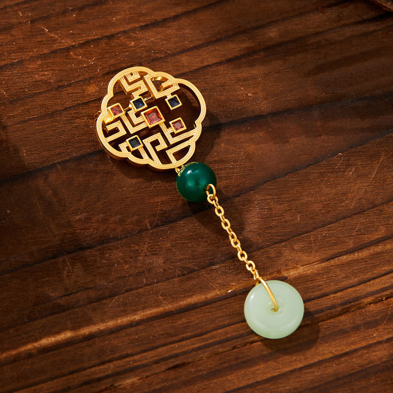 New Chinese-style hollowed-out window pane peace pendant brooch for women, a niche and high-end retro imitation jade corsage brooch, Hanfu cheongsam brooch