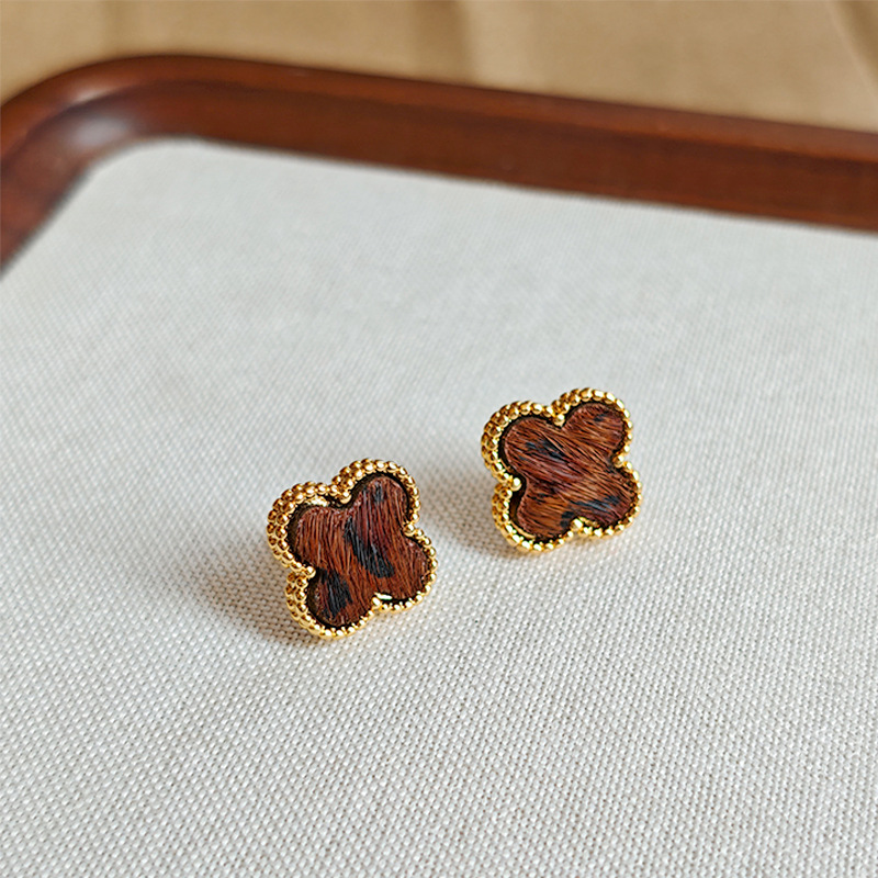 Autumn and winter retro leopard print four-leaf clover stud earrings for women, a light luxury and high-end look, a small and luxurious commuter earring and earrings Application Scenario