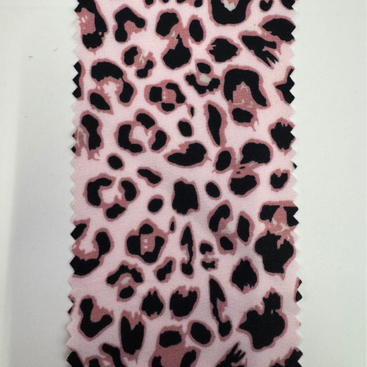 New four-sided elastic textile printed leopard print fabric for luggage, clothing, children's clothes and pet fabric Application Scenario