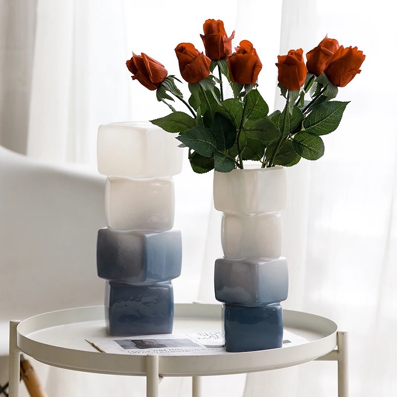 Artistic vase, glass, high-end French vintage, creative geometric table decoration, living room flower arrangement, creative display piece Application Scenario