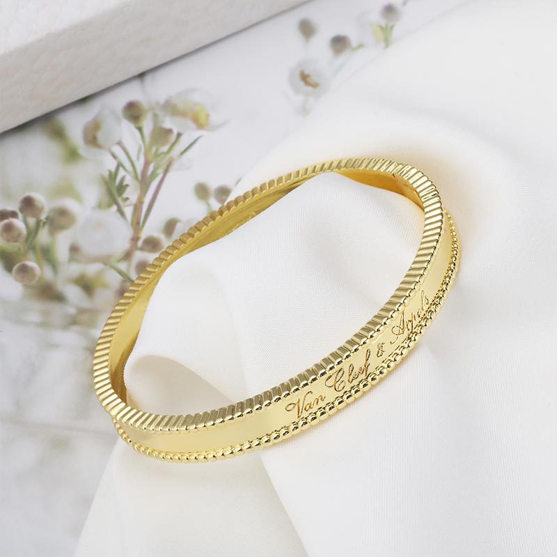 This exquisite quality beaded edge smooth engraved bracelet is a fashionable cross-border bracelet of the same style in Europe and America. It is a best-selling bracelet on Amazon details Picture