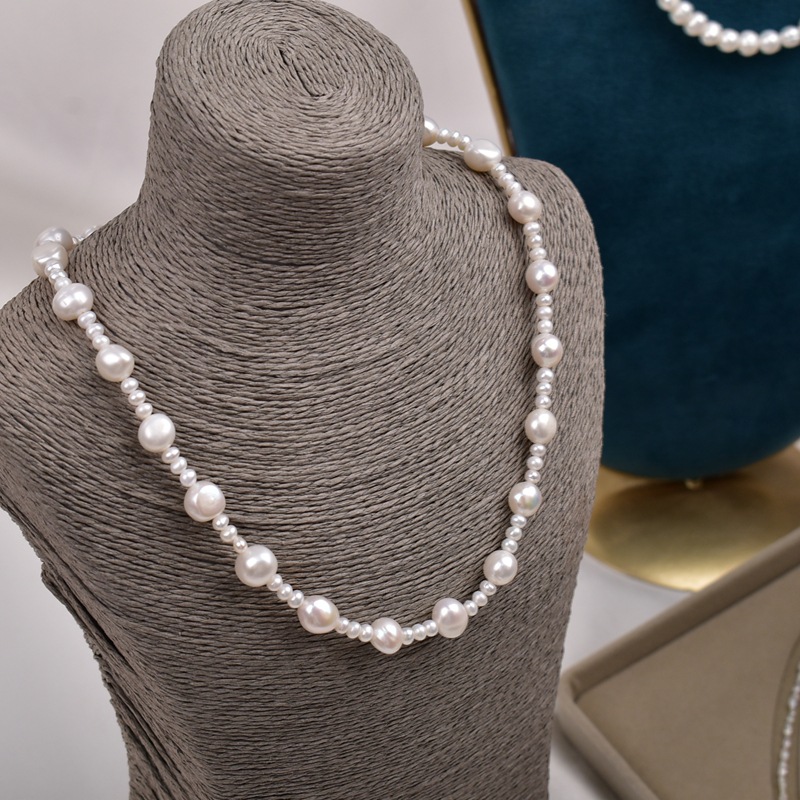 Irregular-shaped Baroque natural freshwater pearl necklace for women, exquisite and simple, irregular collarbone chain necklace Application Scenario