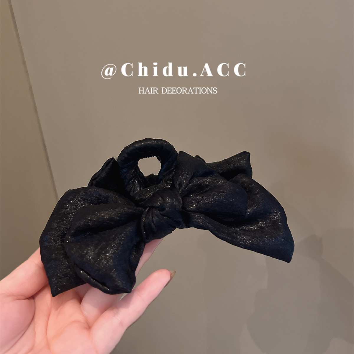 French lustrous satin bow clip for women's high-end style 2025 new shark clip hair clip for the back of the head
