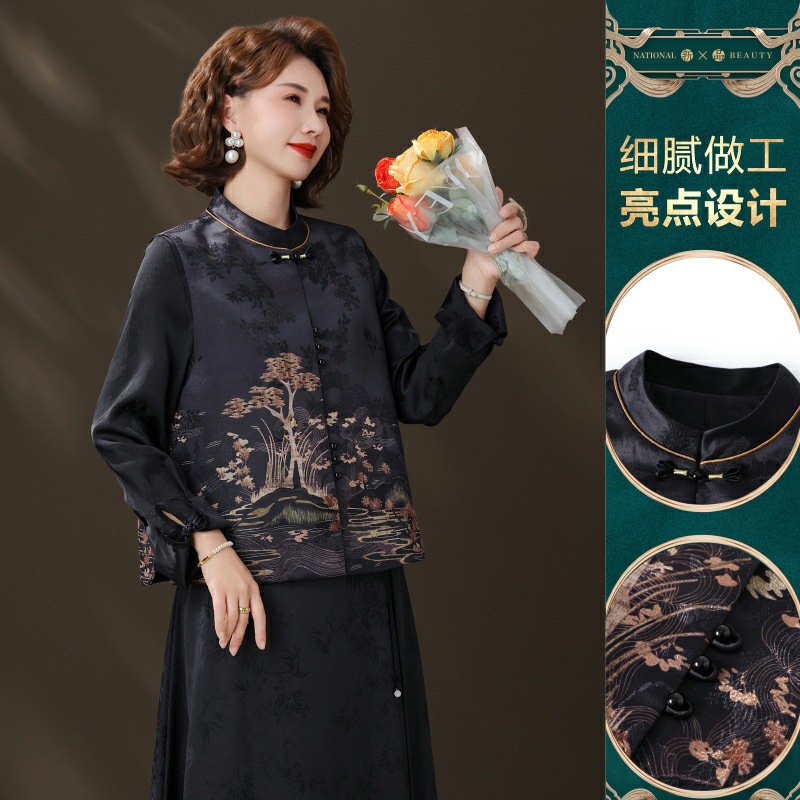 The 2026 new spring vest for middle-aged mothers with a national trend style, featuring a round-neck casual Tang suit for middle-aged and elderly women Application Scenario
