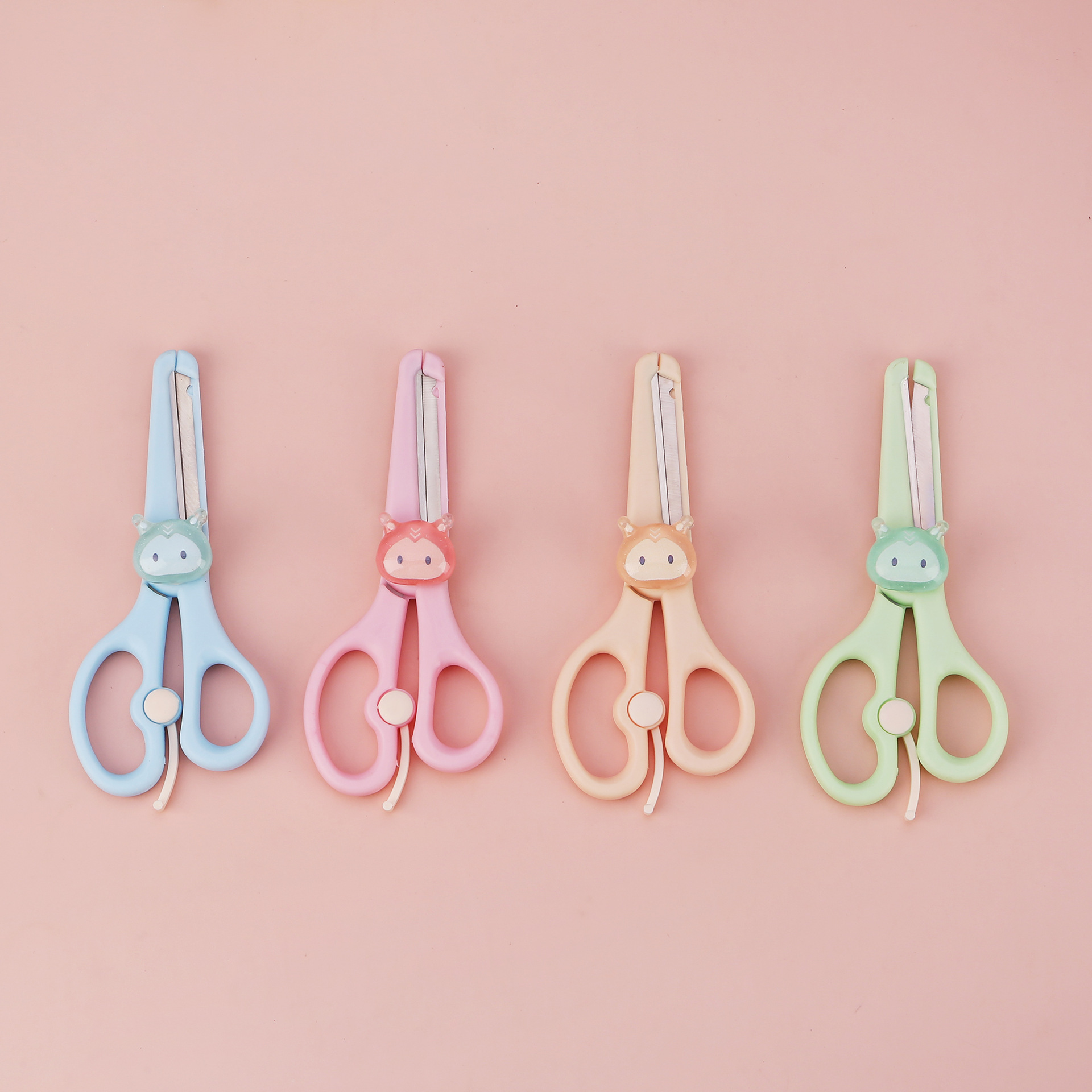 Pioneer 1284 Cartoon helps safely cut children's scissors, learn stationery, and do hand paper-cutting details Picture