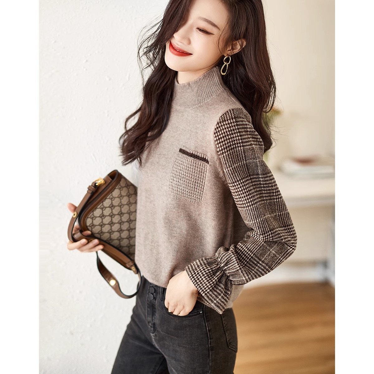 Two fake sweater women's tops for Spring and autumn 2024, knitted base layer, stylish patchwork top, checkered flared sleeves Two fake sweater women's tops for Spring and autumn 2024, knitted base layer, stylish patchwork top, checkered flared sleeves