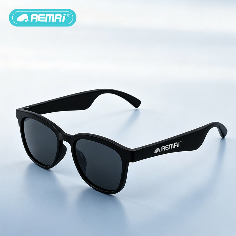 Intelligent AI translation glasses, Bluetooth 5.4 headphones, sliding color change, UV protection, one-click operation, multi-functional control Application Scenario