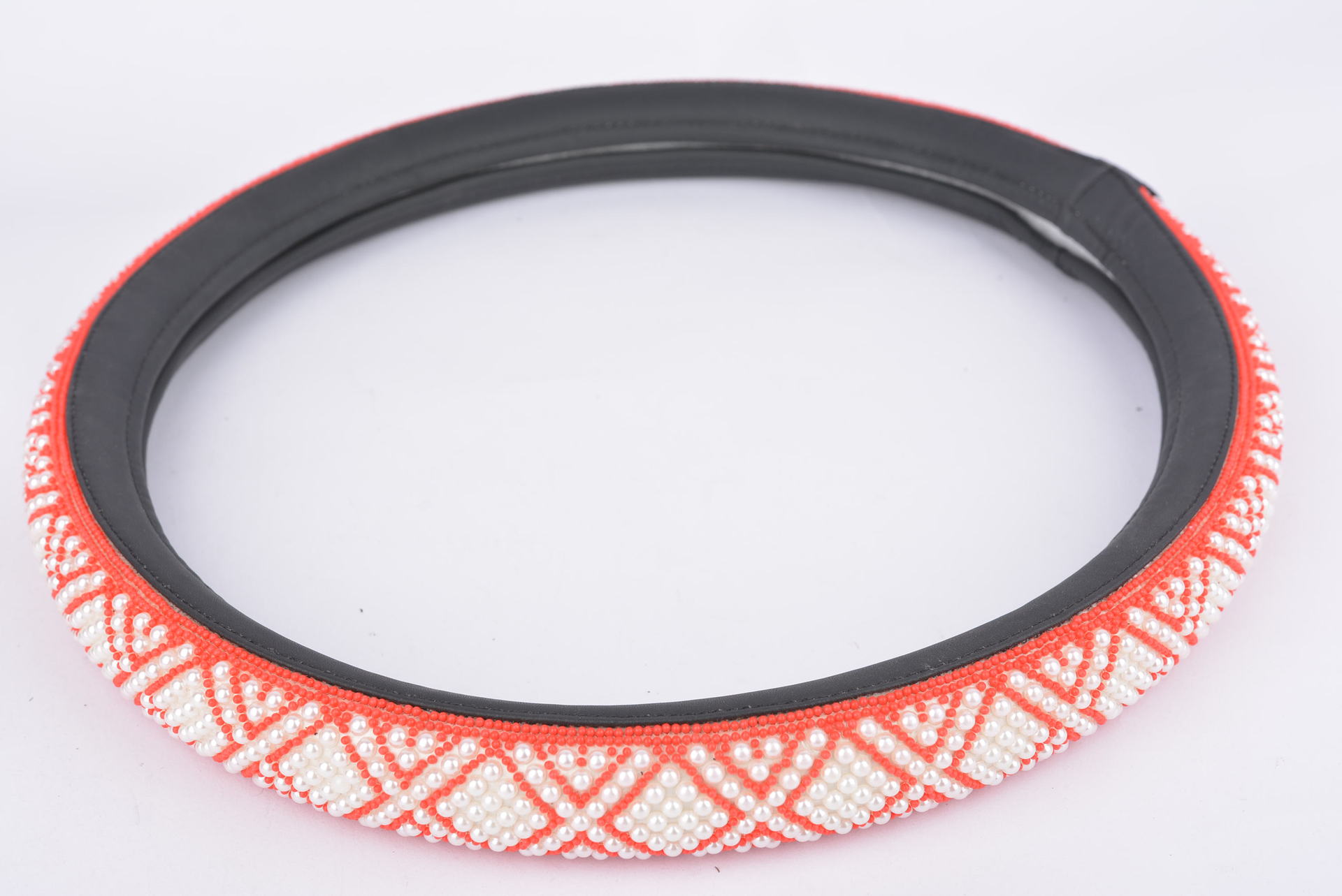 All-season steering wheel covers with pearl and diamond inlay, anti-slip universal steering wheel covers for ladies, wholesale handlebar covers for export Item Picture