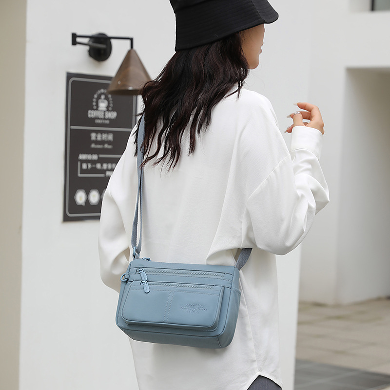 The new versatile nylon single-shoulder bag for women is a simple, casual and lightweight crossbody bag for commuting Specification image