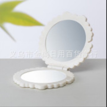 Cute mini portable makeup mirror, student dormitory portable girl's pocket, cute foldable makeup mirror that can be carried around Application Scenario