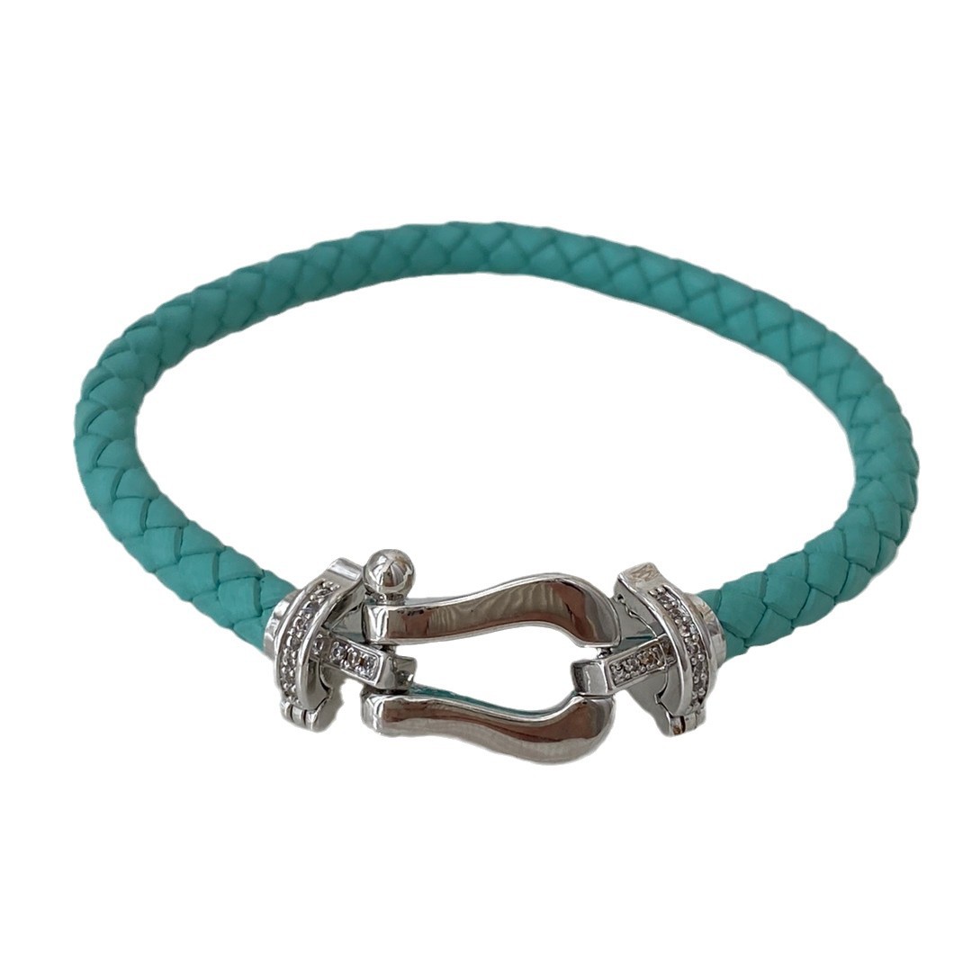 High-end European and American best-selling classic horseshoe buckle bracelet, full diamond magnetic buckle woven leather rope couple red rope bracelet Item Picture