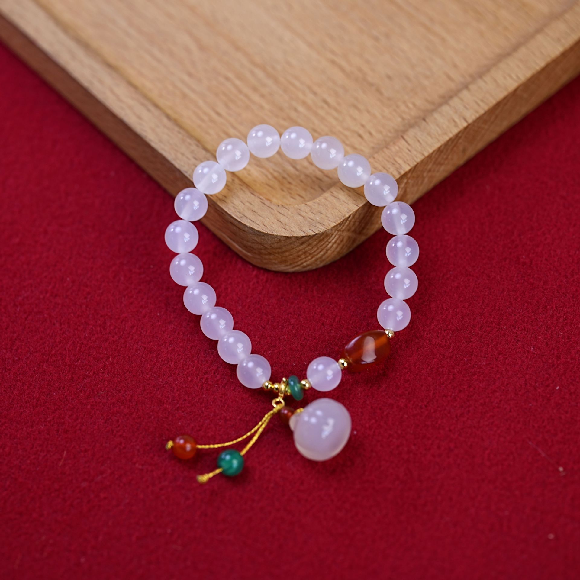 新中式白盐源玛瑙手串文玩时尚高级感女桃子吊坠玉髓手链串珠饰品详情图3