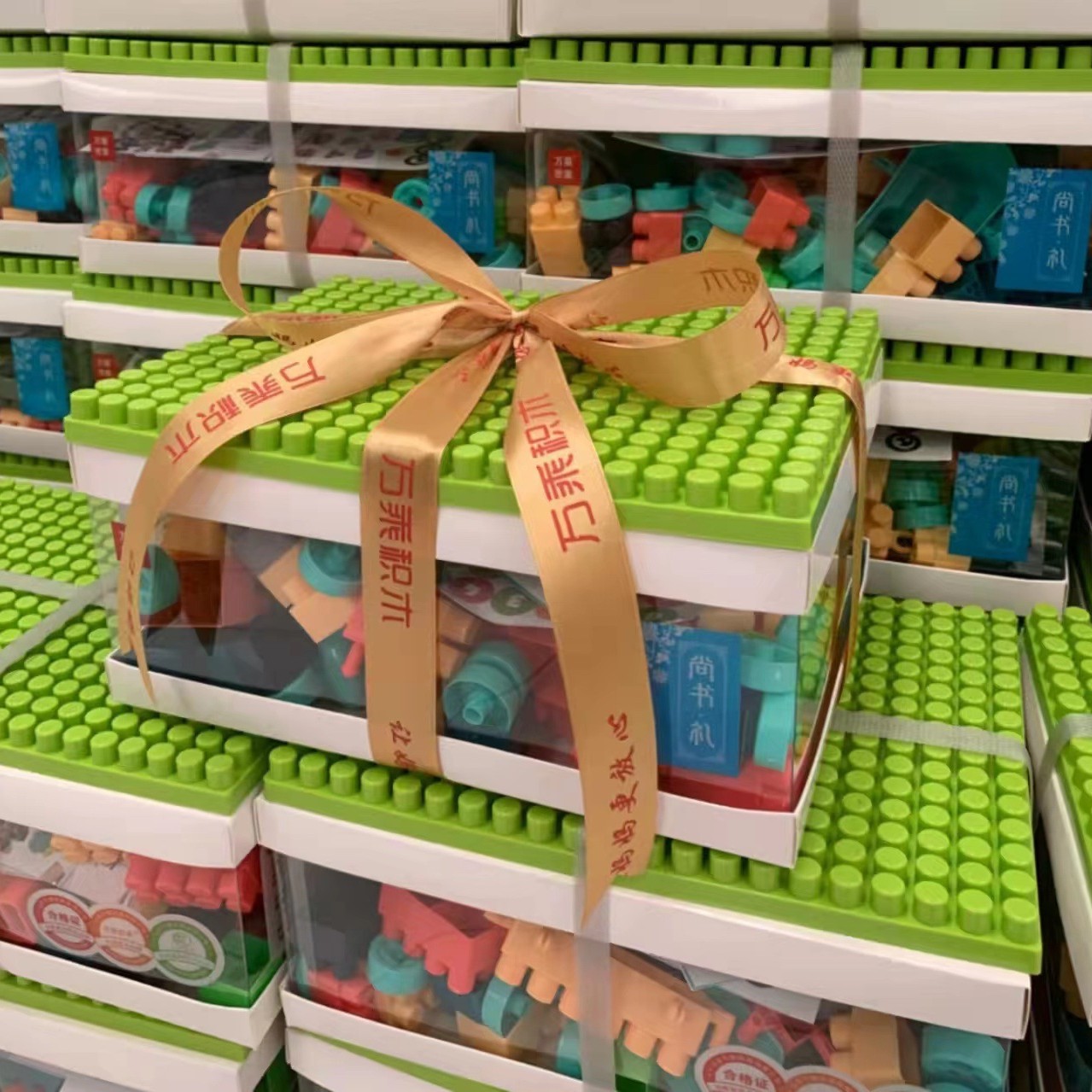 Children's toy building block gift box, versatile large-sized building blocks for boys and girls, big gift box of building blocks Application Scenario