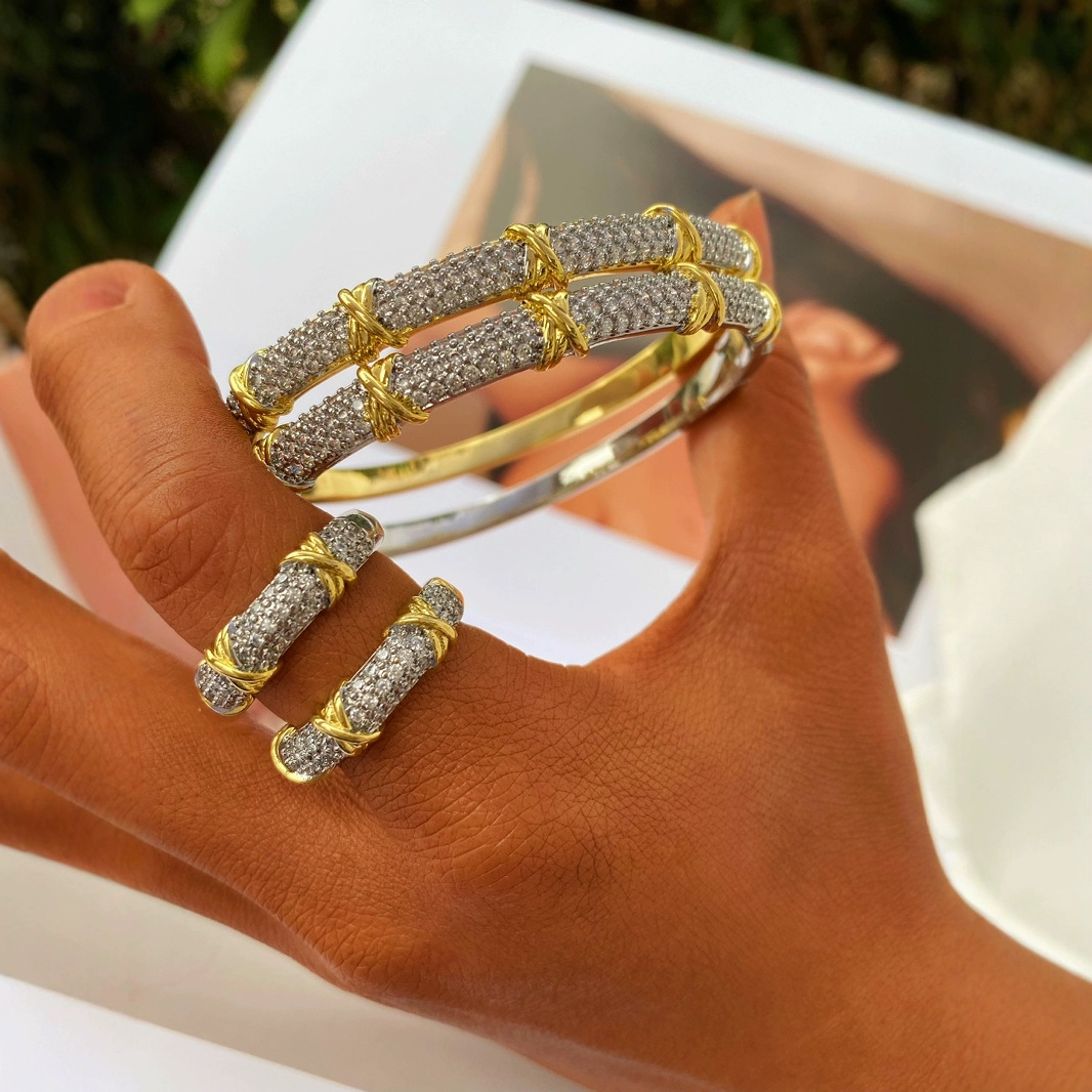 Wholesale of Korean ins Zircon bracelets with a niche creative and simple design sense, French light luxury and high-end jewelry Application Scenario